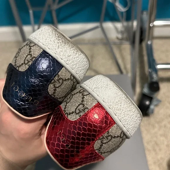 Gucci GG Supreme Canvas Low-Top Sneaker in Beige with Navy & Red Stripe